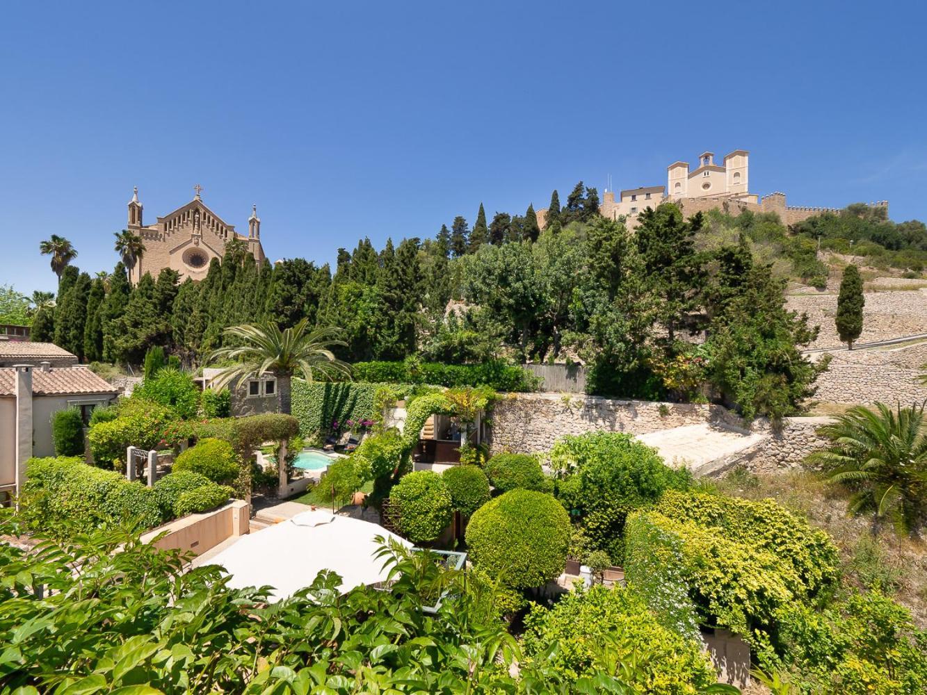 & Restaurant Jardi D'arta Hotell